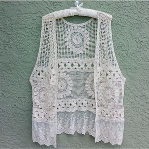 NWOT Gorgeous Cream Knit Sleeveless Vest Jacket Sheer Embroidered Bottom OS